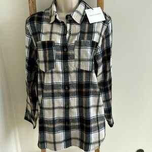 NWT women’s long sleeve plaid flannel shirt